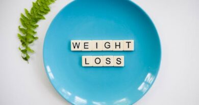 A blue plate with 'weight loss' tiles and a fern leaf on white background.