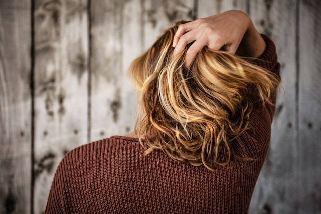 Was tun gegen schnell fettende Haare? – 12 Tipps, die wirklich helfen