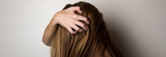 Was tun gegen schnell fettende Haare? – 12 Tipps, die wirklich helfen